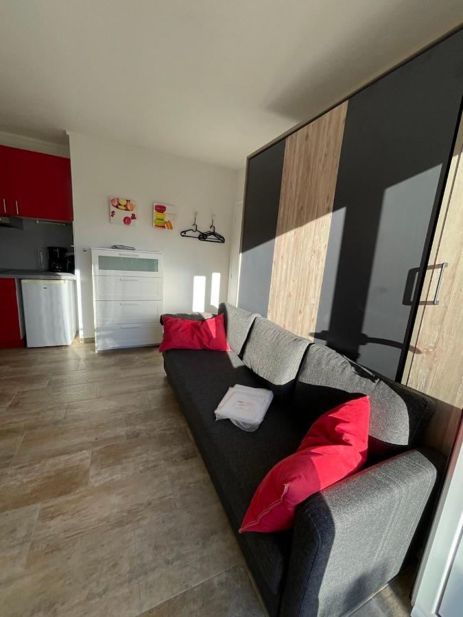 Le Club Des Cigales Apartment Hyeres Exterior photo