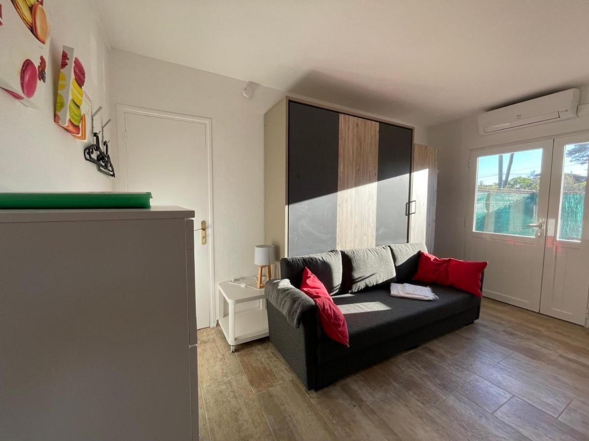 Le Club Des Cigales Apartment Hyeres Exterior photo