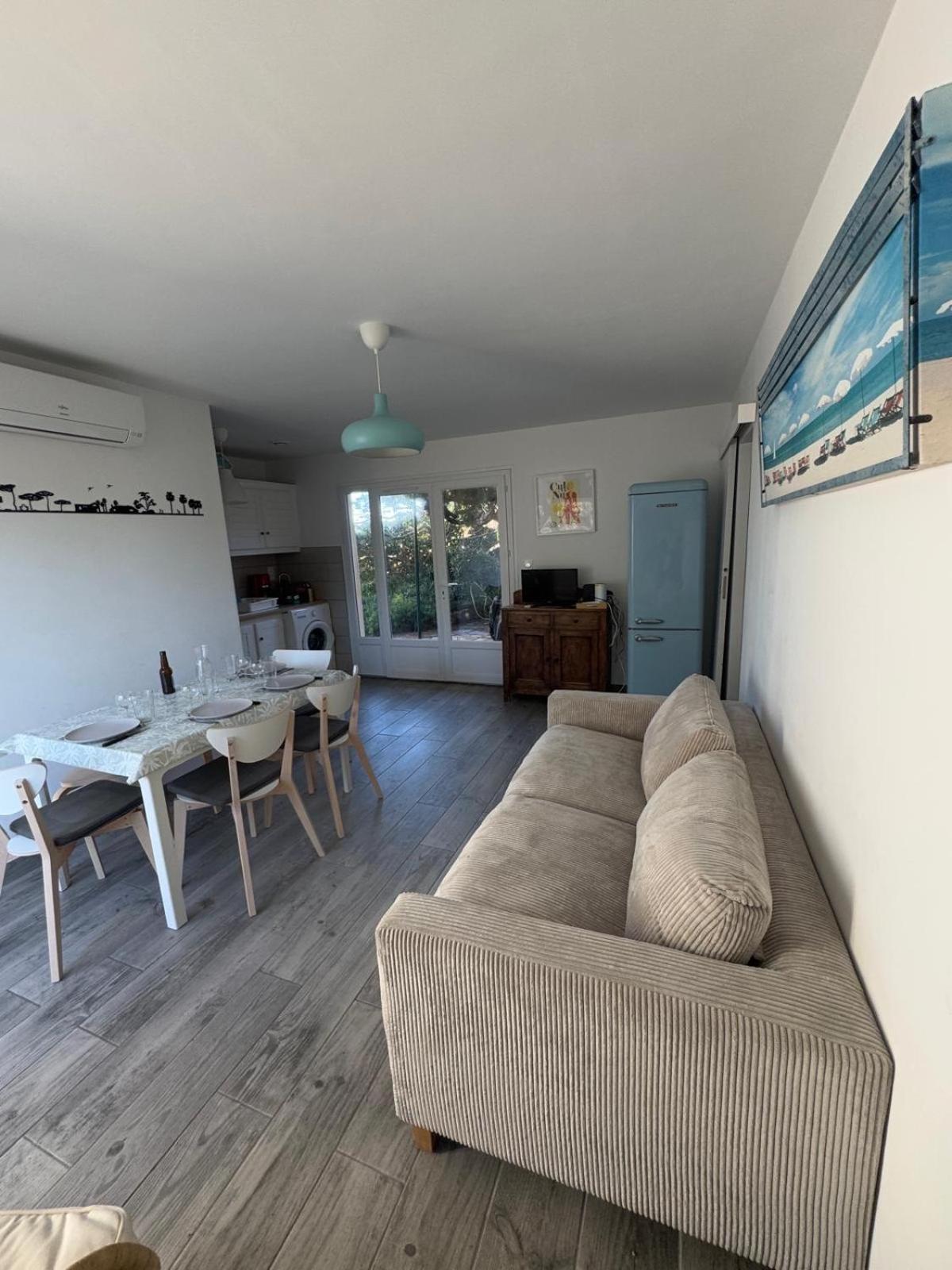Le Club Des Cigales Apartment Hyeres Exterior photo